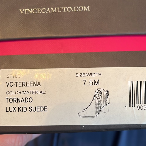 Women’s taupe suede Vince Camuto peep toe booties - Picture 4 of 4